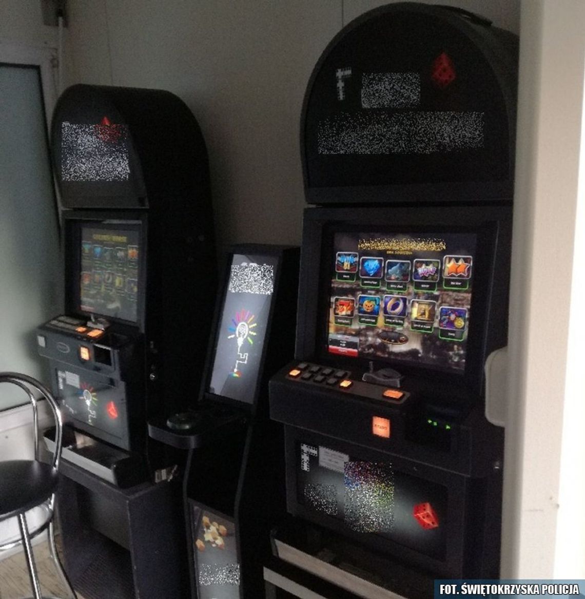 Trzy automaty do gier i 2880 złotych zabezpieczone