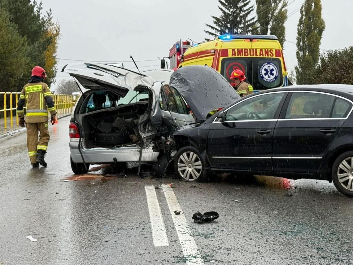 Trzy osoby ranne po zderzeniu w Opatowie Trzy osoby ranne po zderzeniu w Opatowie