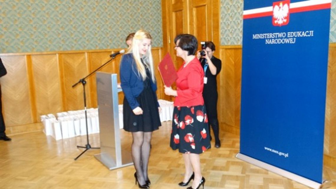 Uczennice Broniewskiego odebrały nagrody dla wybitnych Uczennice Broniewskiego odebrały nagrody dla wybitnych