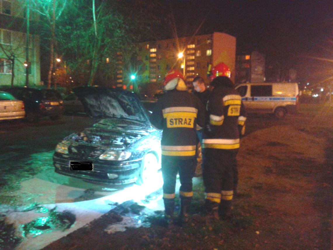 W Ostrowcu spłonął samochód