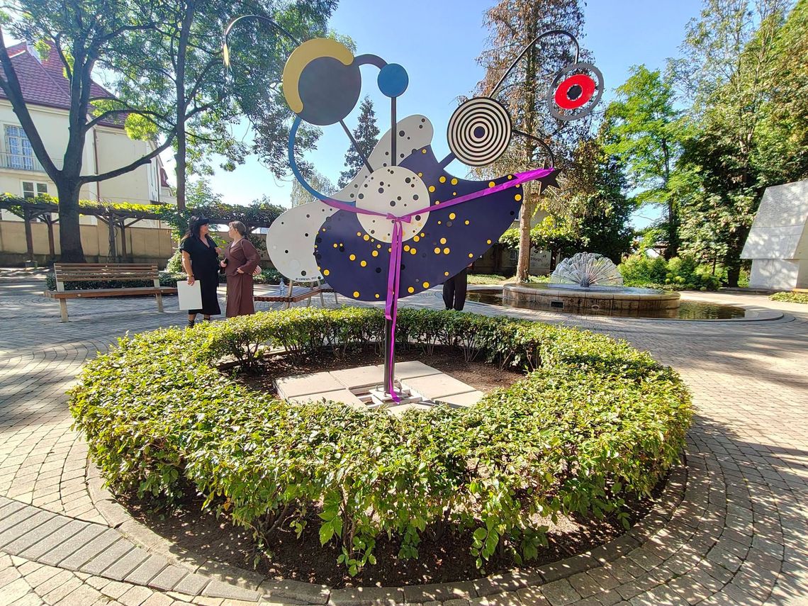Kinetyczna rzeźba zdobi Park Miejski Kinetyczna rzeźba zdobi Park Miejski