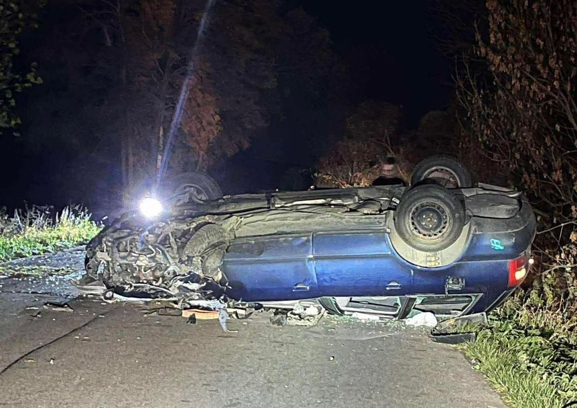 W Truskolasach dachowało audi. Policja wyjaśnia okoliczności zdarzenia W Truskolasach dachowało audi. Policja wyjaśnia okoliczności zdarzenia