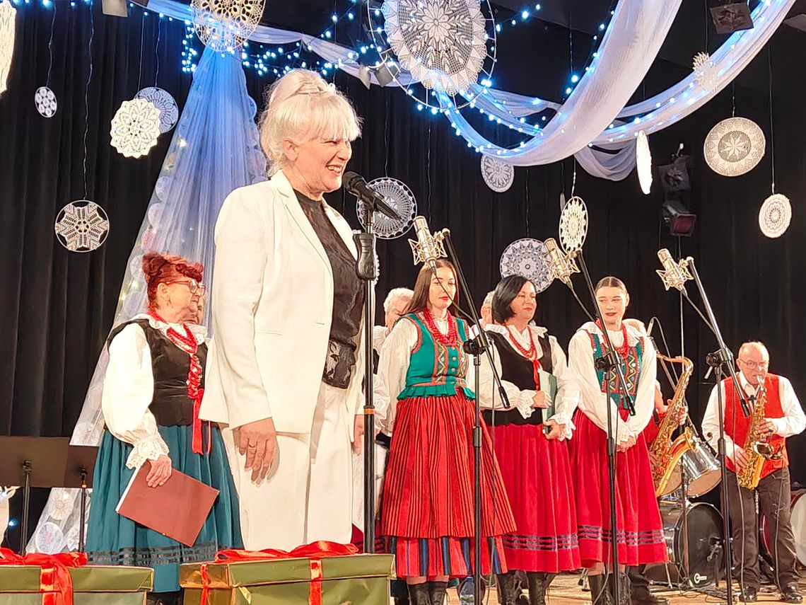 Wierni Tradycji V. Kolędy w Ożarowie Wierni Tradycji V. Kolędy w Ożarowie