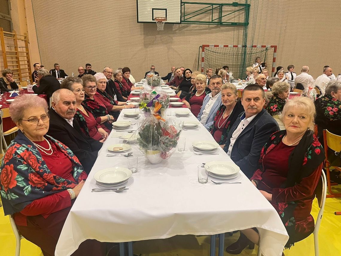 Wigilia środowiskowa w Bodzechowie: wspólnota przy świątecznym stole