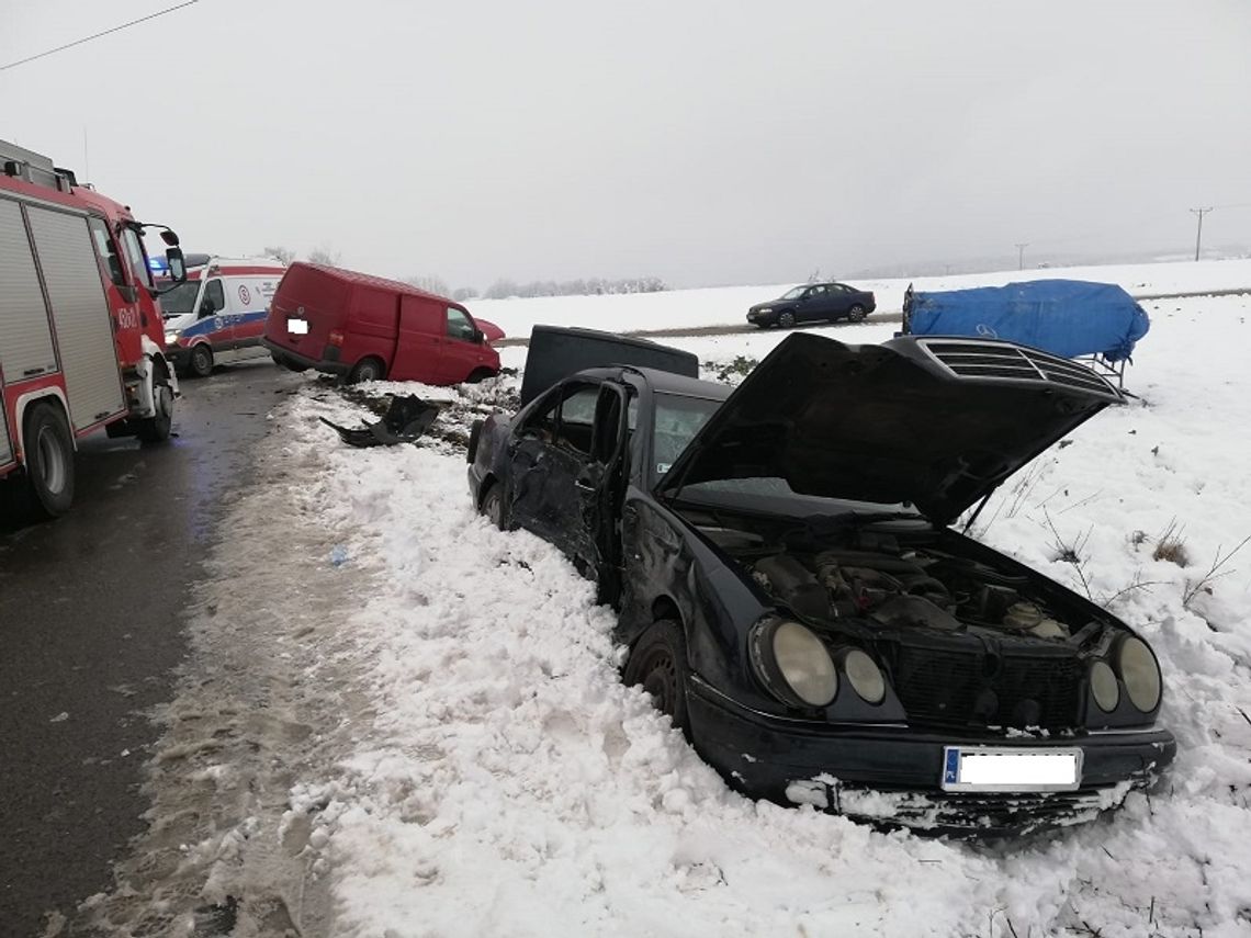 Wypadek w Chocimowie, ranne trzy osoby