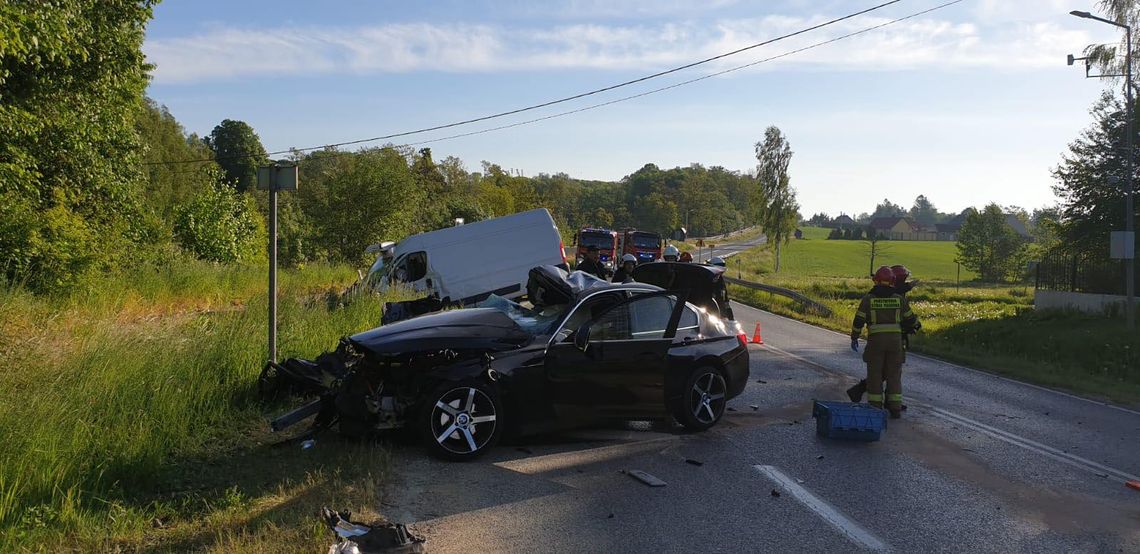 Wypadek na trasie Ostrowiec - Kielce. Nie żyje 34-letni kierowca BMW