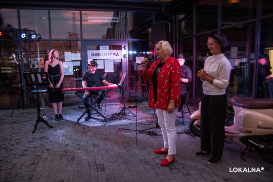 Ewa Goworowska, Katarzyna Zielińska-Jaworska i wokalistka Julia Łata, muzycy: Szymon Pocheć (piano) i Marcin Walas (saksofon).